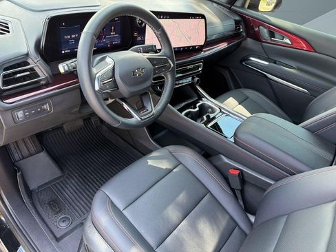 Certified 2025 Chevrolet Traverse Z71 w/ Driver Confidence Package AWD/4WD image 4