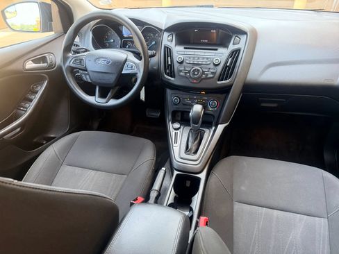 Used 2017 Ford Focus SE FWD image 4