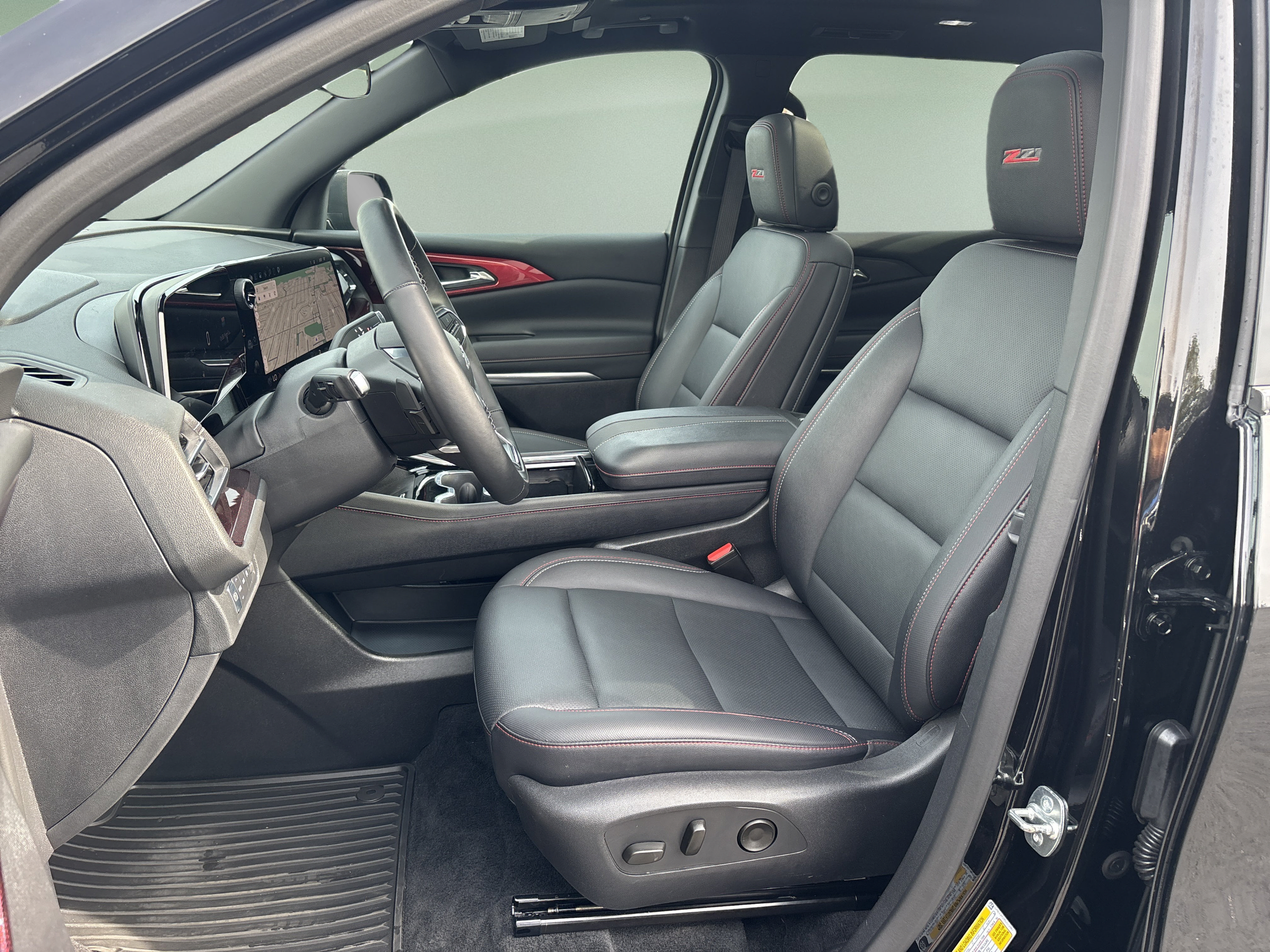 Used 2025 Chevrolet Traverse Z71 AWD/4WD image 26