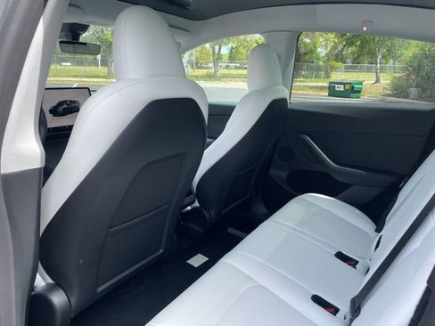 Used 2023 Tesla Model Y Performance image 8