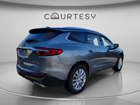 Used 2019 Buick Enclave Essence AWD/4WD image 3