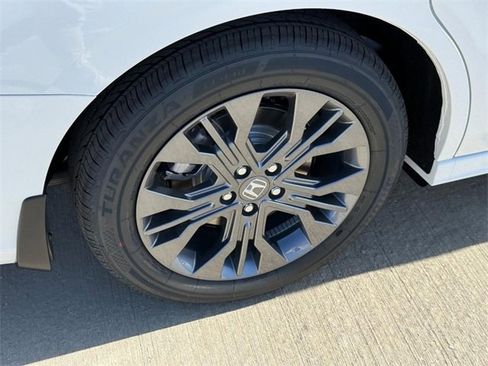 New 2026 Honda Odyssey Touring image 5