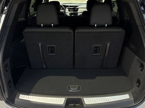 New 2025 Cadillac XT6 Luxury image 12