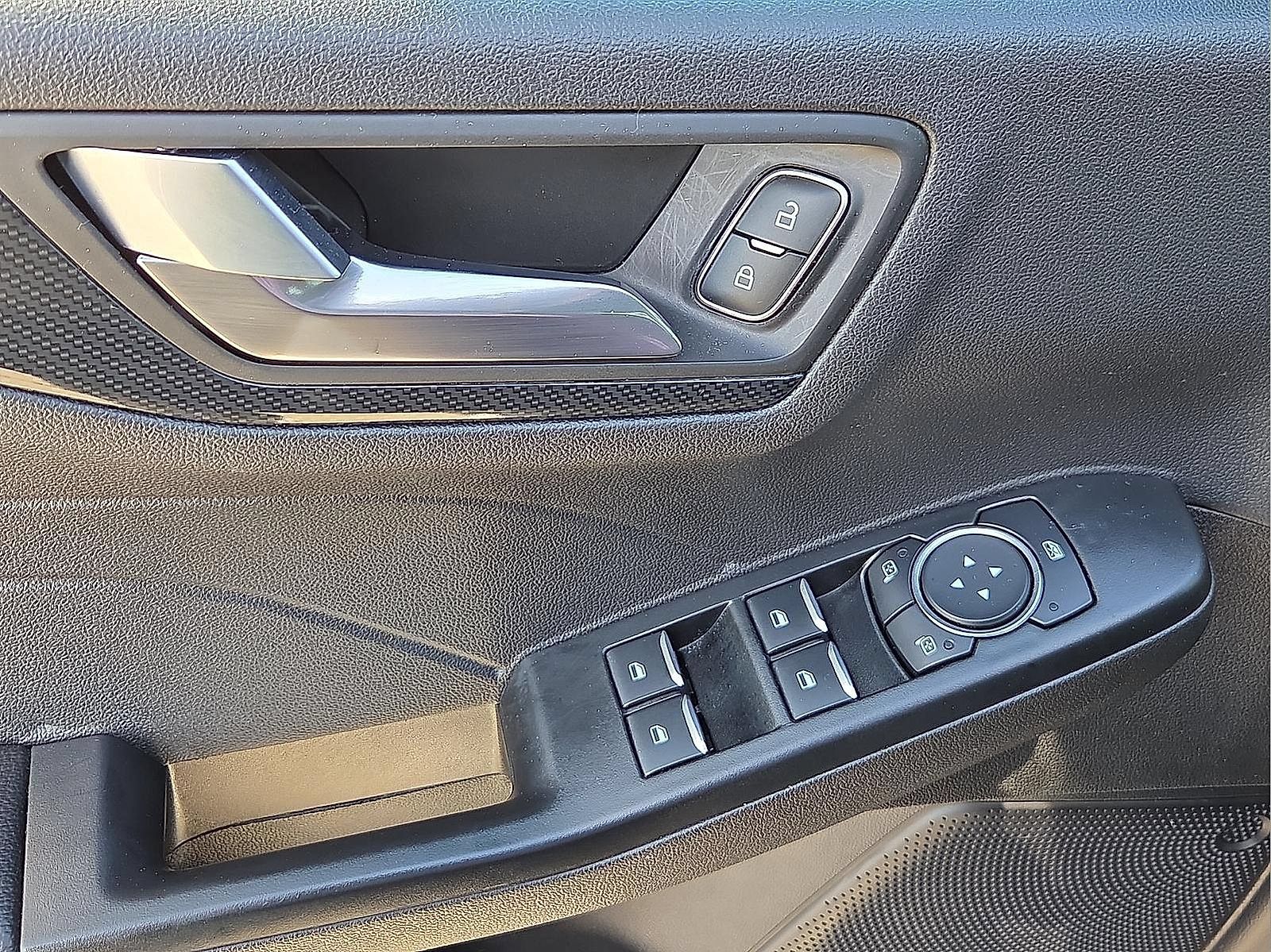 Used 2025 Ford Escape ST-Line FWD image 12