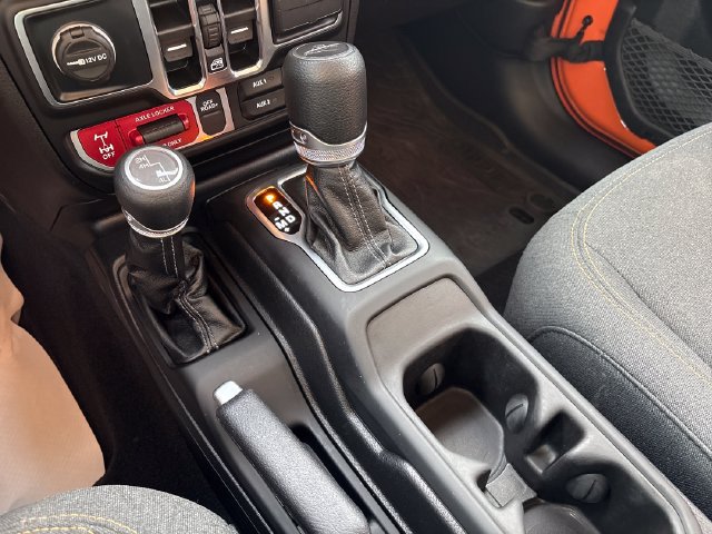 Used 2025 Jeep Gladiator Sport AWD/4WD image 17