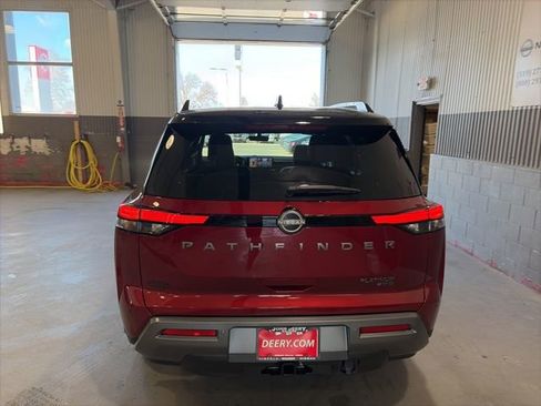 New 2026 Nissan Pathfinder Platinum image 9