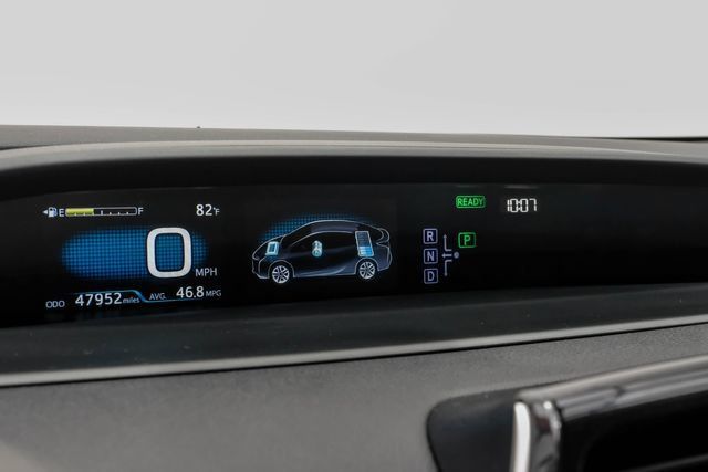 Used 2017 Toyota Prius Three Touring w/ Carpet Mat Package FWD image 22