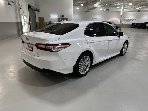 Used 2020 Toyota Camry XLE image 9