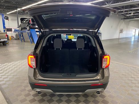 Used 2021 Ford Explorer Limited w/ Equipment Group 301A image 9