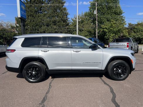 Used 2022 Jeep Grand Cherokee L Laredo w/ Luxury Tech Group I image 8