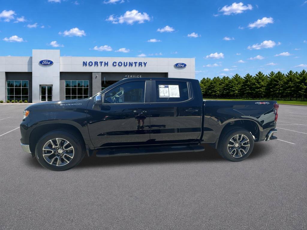 Used 2022 Chevrolet Silverado 1500 LT AWD/4WD image 7