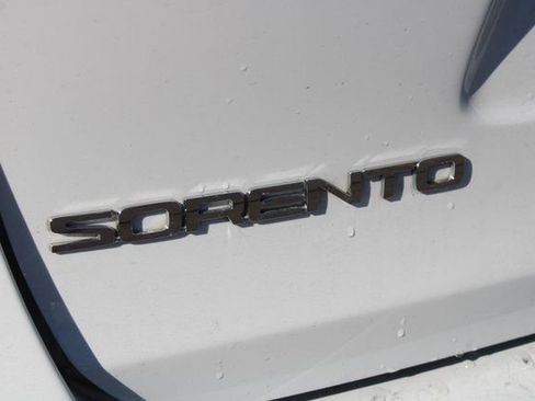 Used 2019 Kia Sorento LX image 10