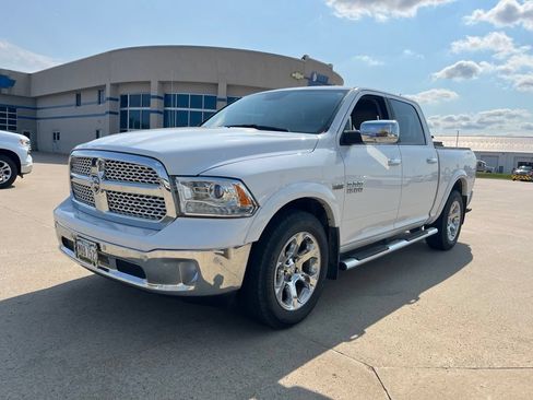Used 2017 RAM 1500 Laramie AWD/4WD image 2