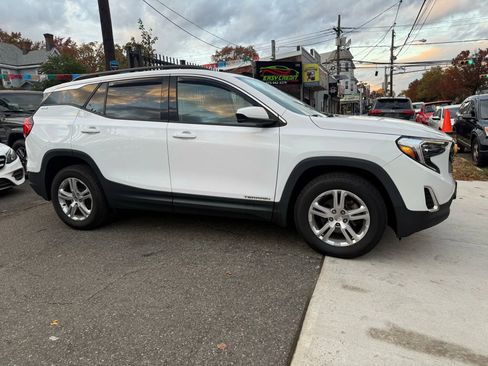 Used 2019 GMC Terrain SLE w/ Driver Convenience Package image 8