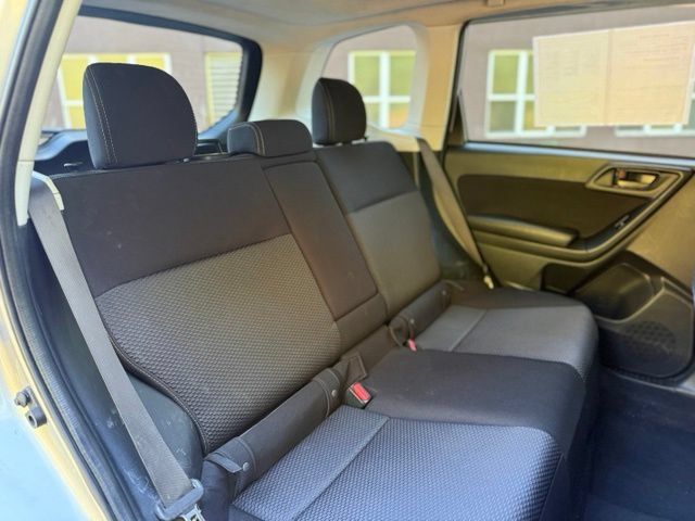 Used 2016 Subaru Forester 2.5i Premium w/ All-Weather Package AWD/4WD image 38