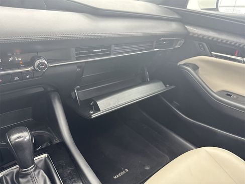 Used 2021 MAZDA MAZDA3 s image 30