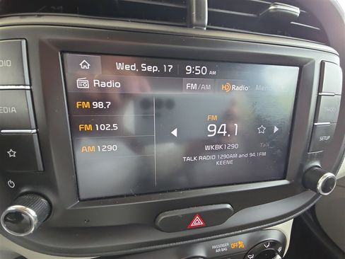 Used 2023 Kia Soul LX w/ LX Technology Package image 13