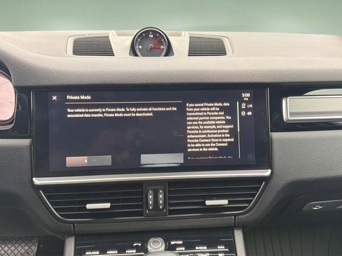 Used 2023 Porsche Cayenne Platinum Edition image 27