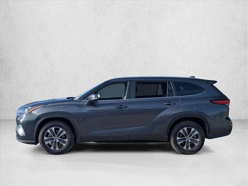 Used 2023 Toyota Highlander XLE FWD image 8