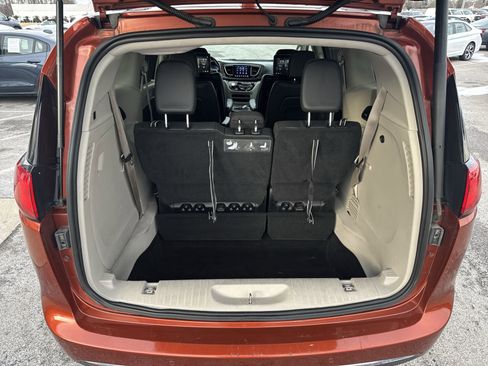 Used 2018 Chrysler Pacifica Touring-L Plus image 27