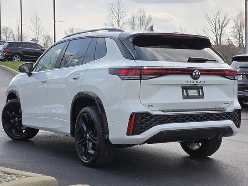 Certified 2025 Volkswagen Tiguan SE R-Line image 24
