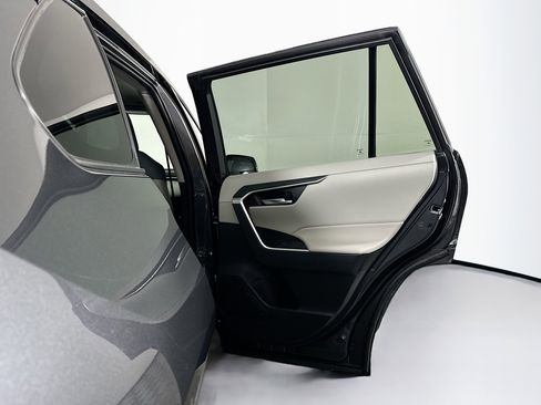 Used 2025 Toyota RAV4 XLE w/ Convenience Package FWD image 31