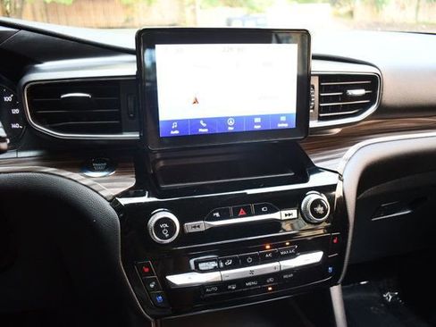 Used 2022 Ford Explorer Limited w/ Equipment Group 301A image 26