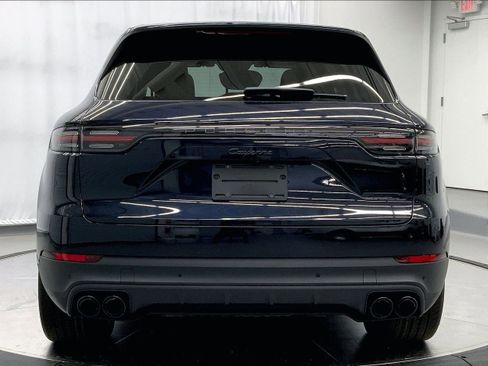 Used 2023 Porsche Cayenne Platinum Edition image 6