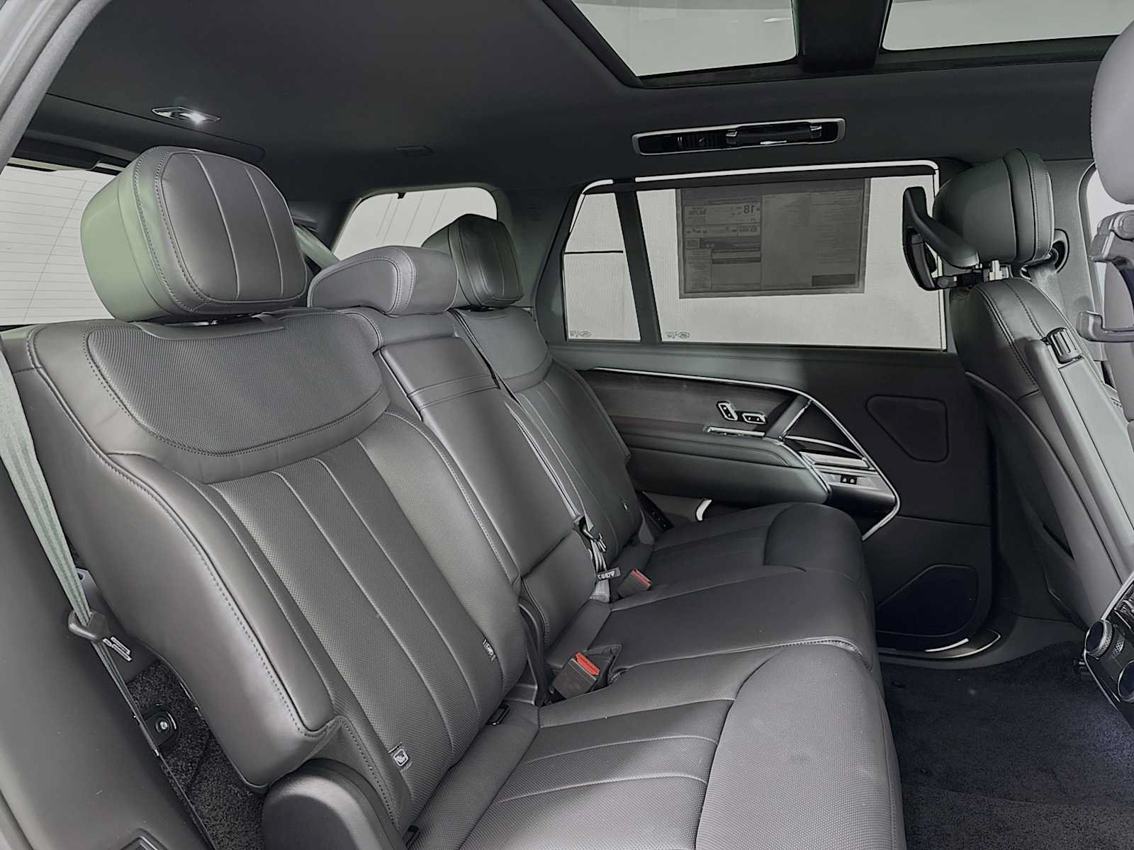 New 2026 Land Rover Range Rover Long Wheelbase SE AWD/4WD image 27