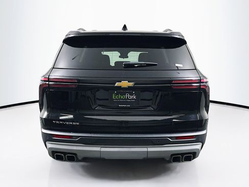 Used 2025 Chevrolet Traverse LT image 7