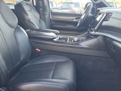 Used 2023 Jeep Wagoneer Series II image 25