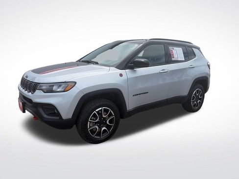 Used 2024 Jeep Compass Trailhawk AWD/4WD image 1