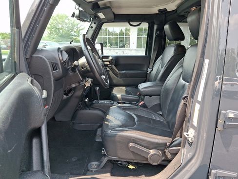 Used 2017 Jeep Wrangler Unlimited Sahara AWD/4WD image 14