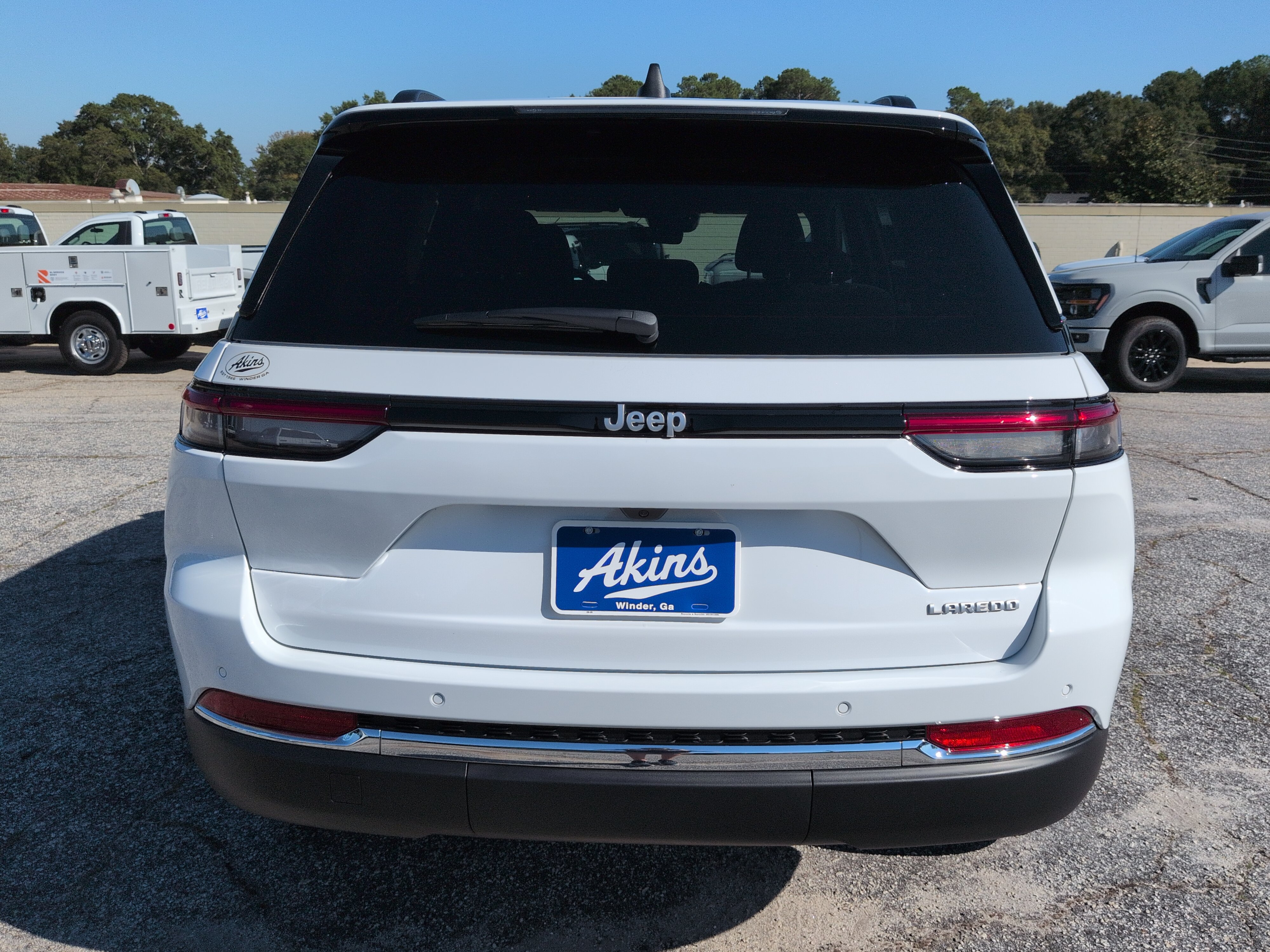 New 2027 Jeep Grand Cherokee Laredo RWD image 4