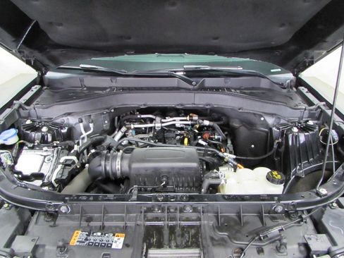 Used 2021 Ford Explorer XLT w/ Equipment Group 202A AWD/4WD image 10