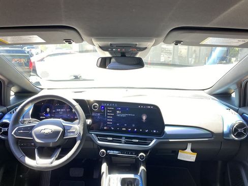 Used 2026 Chevrolet Equinox EV LT FWD image 12