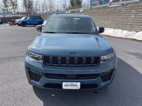 New 2026 Jeep Grand Cherokee Limited w/ Limited Altitude Package image 4