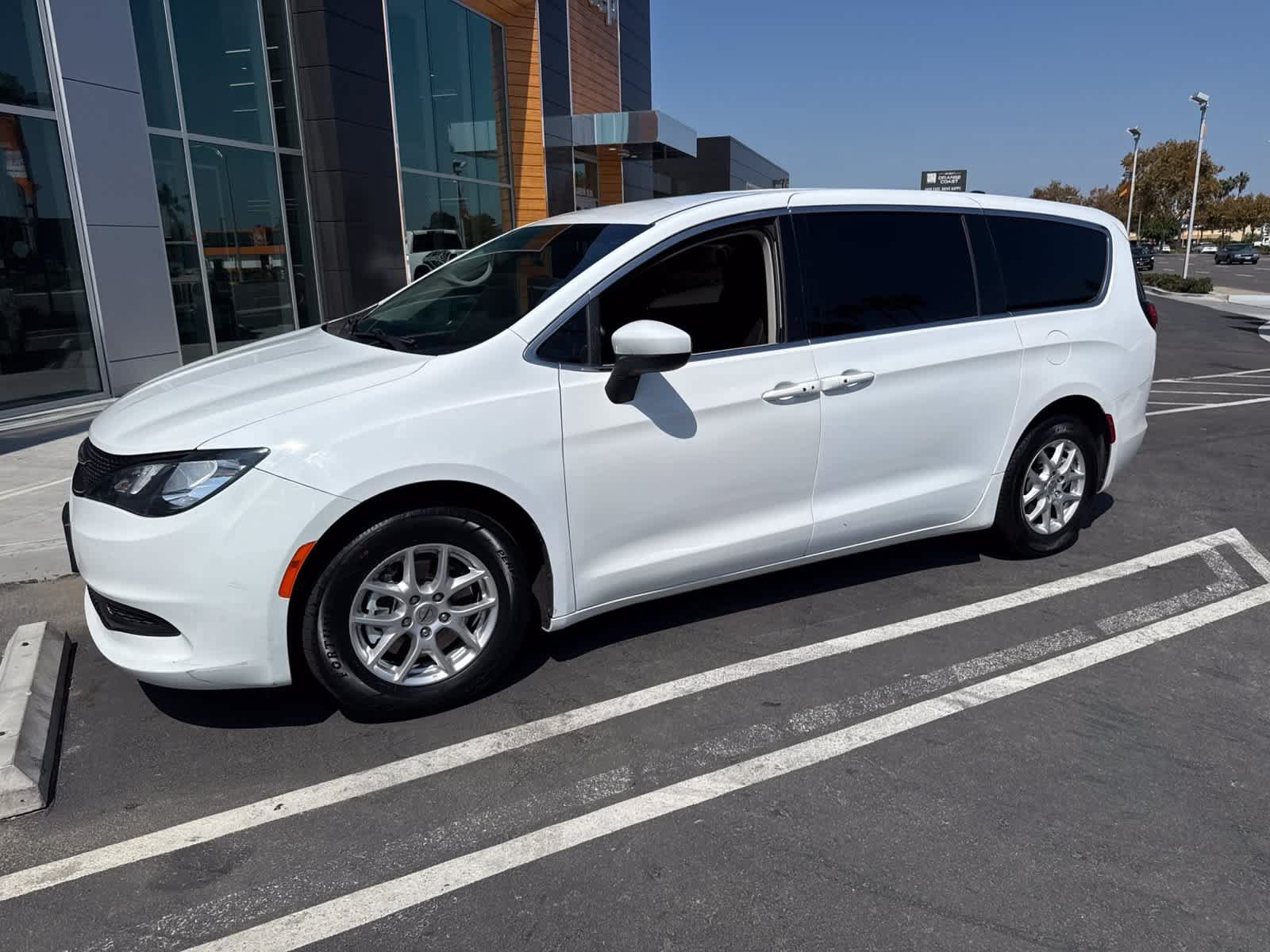 Used 2022 Chrysler Voyager LX FWD image 21