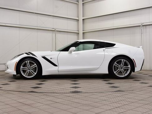 Used 2017 Chevrolet Corvette Stingray Coupe w/ 1LT image 4
