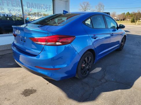 Used 2017 Hyundai Elantra SE FWD image 3