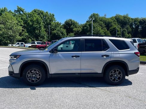 Certified 2025 Honda Pilot TrailSport image 6