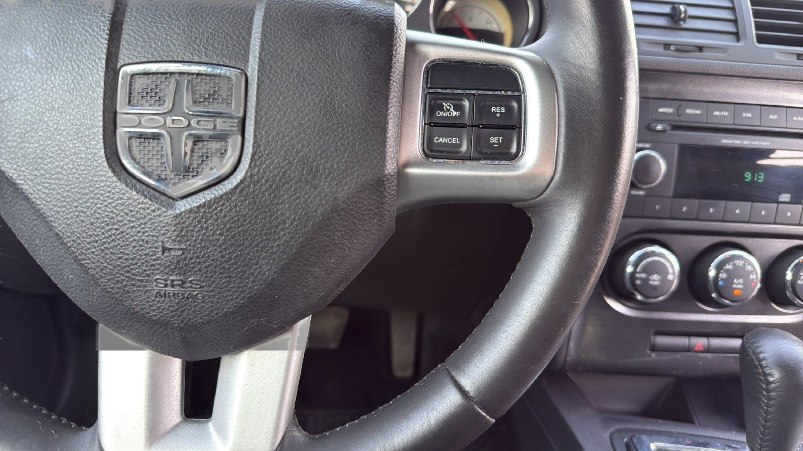 Used 2014 Dodge Challenger SXT RWD image 15