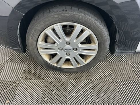 Used 2010 Ford Focus SEL FWD image 9