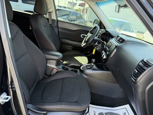 Used 2017 Kia Soul FWD image 11