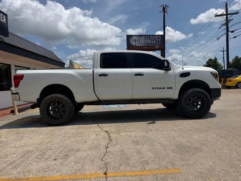 Used 2018 Nissan Titan SV w/ SV Convenience Package AWD/4WD image 4