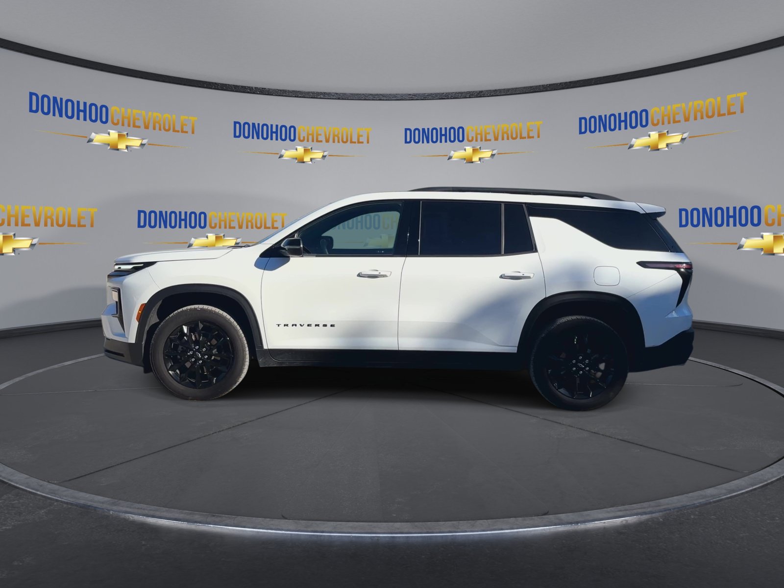 Used 2025 Chevrolet Traverse LT w/ Midnight/Sport Edition FWD image 8