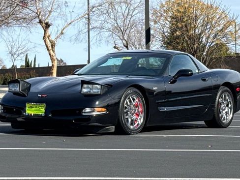 Used 2004 Chevrolet Corvette Coupe w/ Preferred Equipment Group RWD image 15