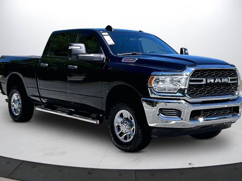 Used 2024 RAM 2500 Tradesman w/ Chrome Appearance Group AWD/4WD image 2