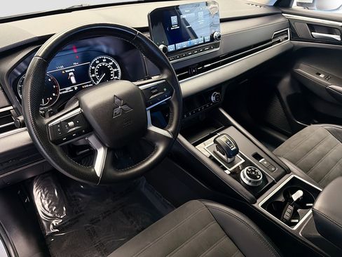 Used 2024 Mitsubishi Outlander SE image 7