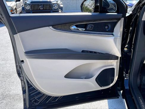 Used 2019 Lincoln Nautilus Reserve w/ Driver Assistance Package image 21